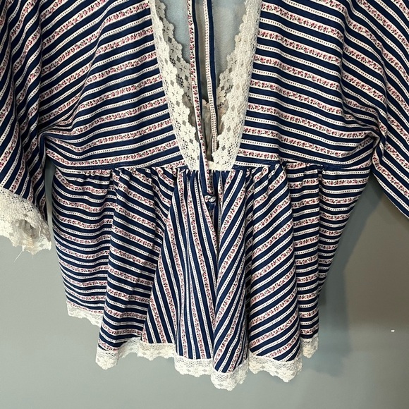 Vintage Handmade Micro Floral Cottage Farmhouse Lace Trimmed Pullover - Picture 10 of 11